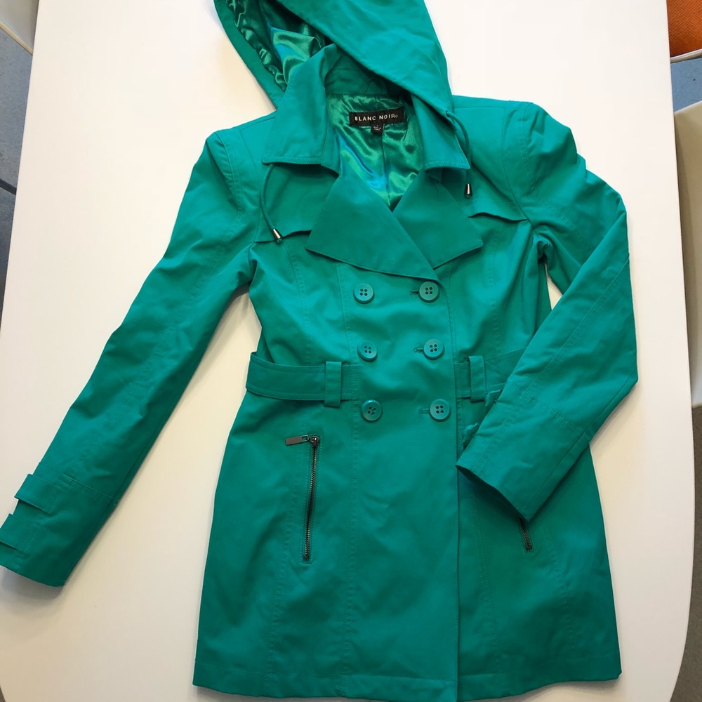 Green Large trench. Satin-lined hood.  Blanc Noir Raincoat Trench